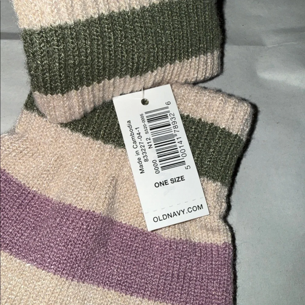 🧡15 for $20🧡 Old Navy Multicolor Striped Knit Gloves